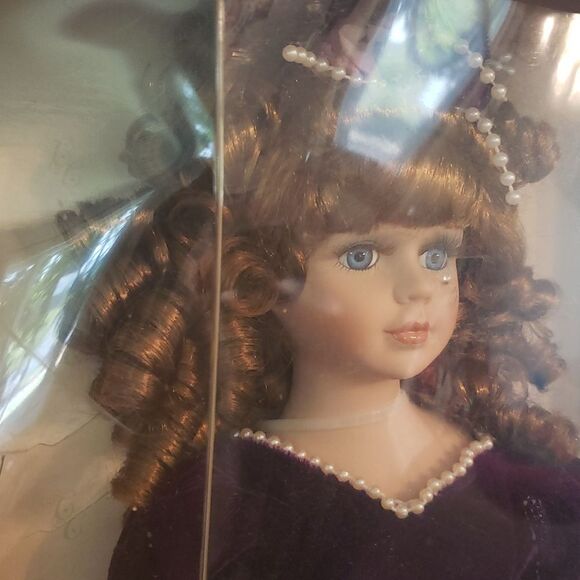 Brand New in Box Vintage Collector's Choice Porcelain Doll - Picture 3 of 8